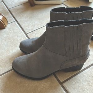 Sorel boots LOLLA- CHELSEA size 8.5